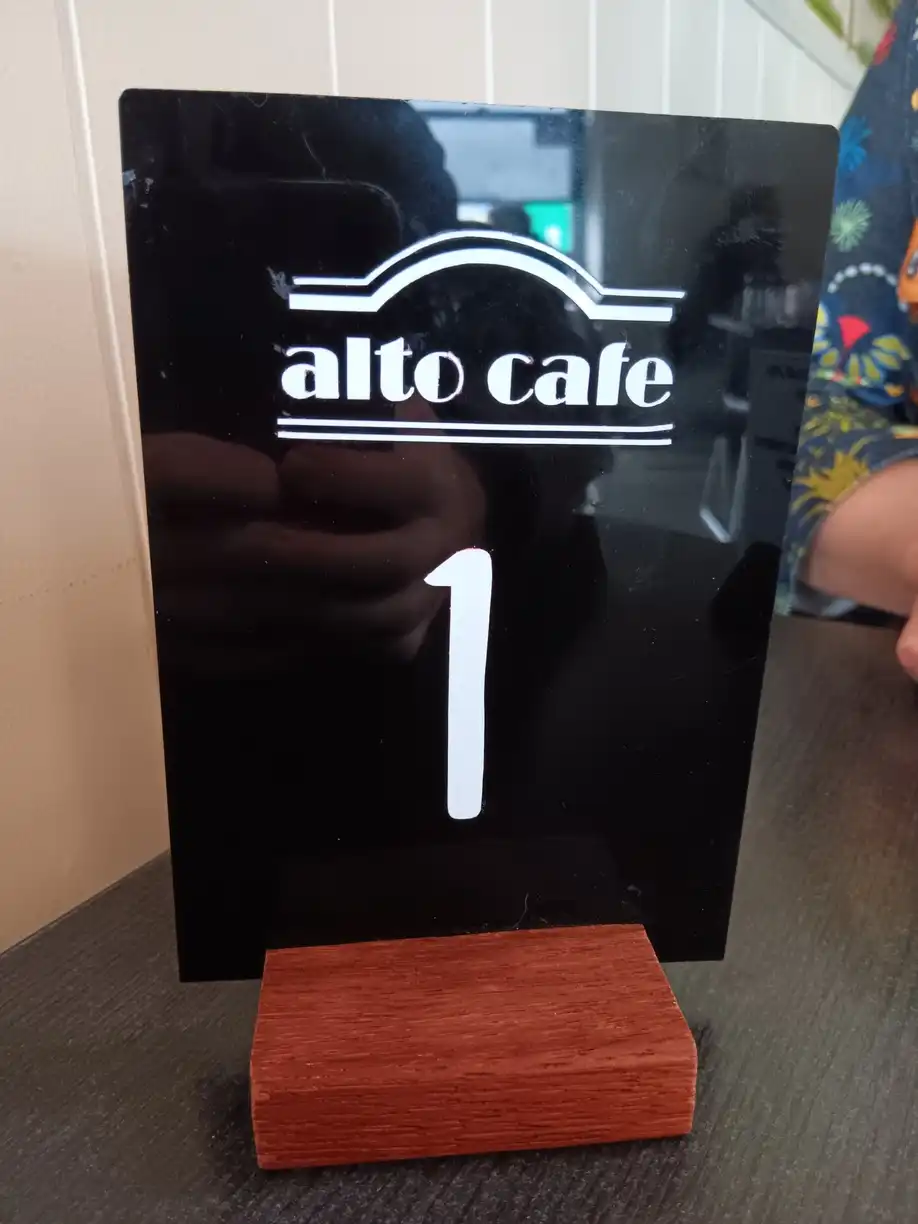 A café sign with the number 1
